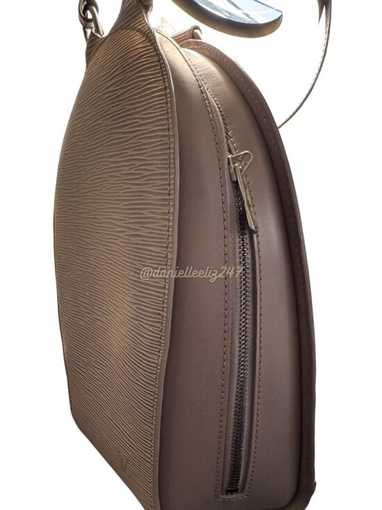 Louis Vuitton Mabillon Backpack Warm Gray Epi Leather Clean Suede Interior main image 4